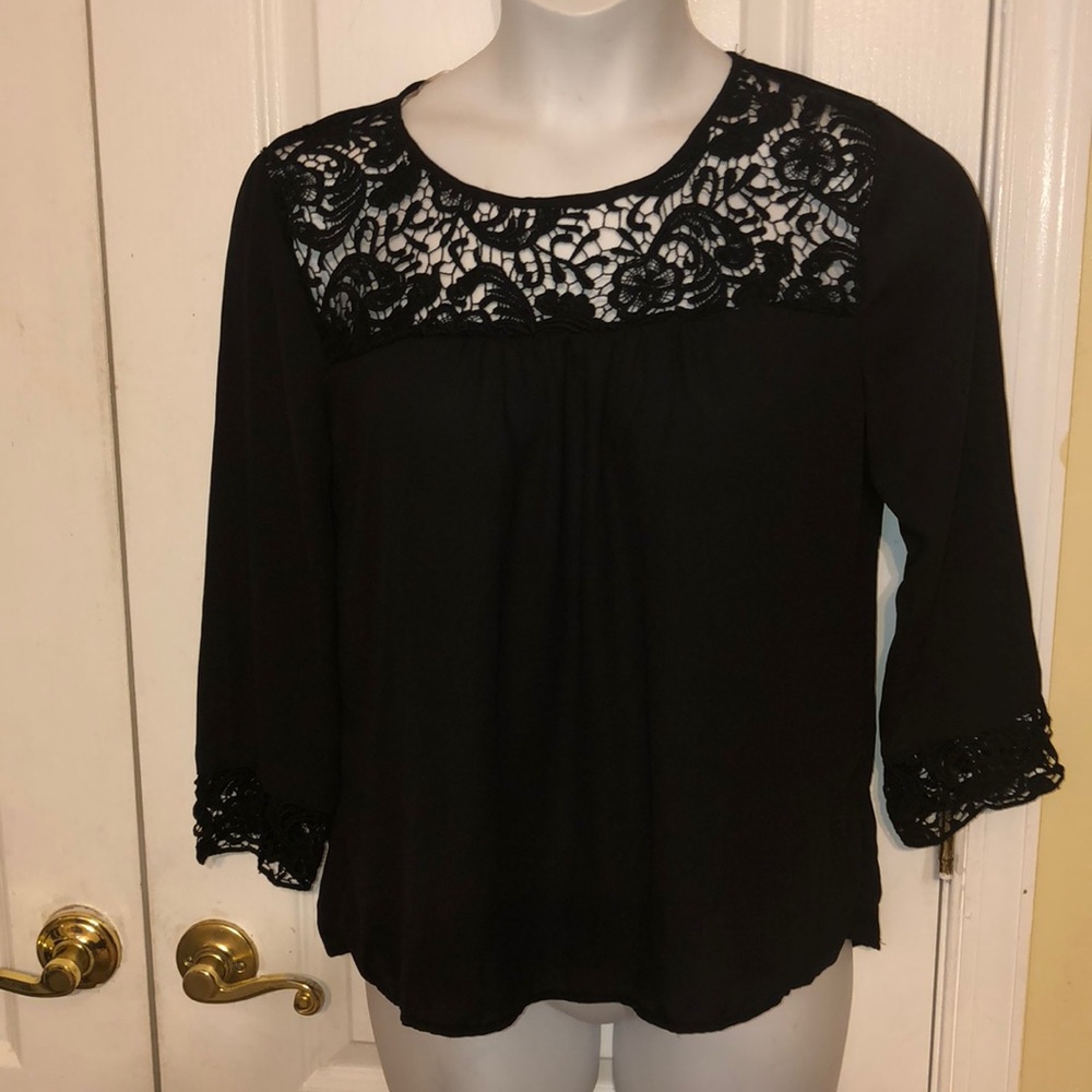 Love & let love missy junior black top Large
